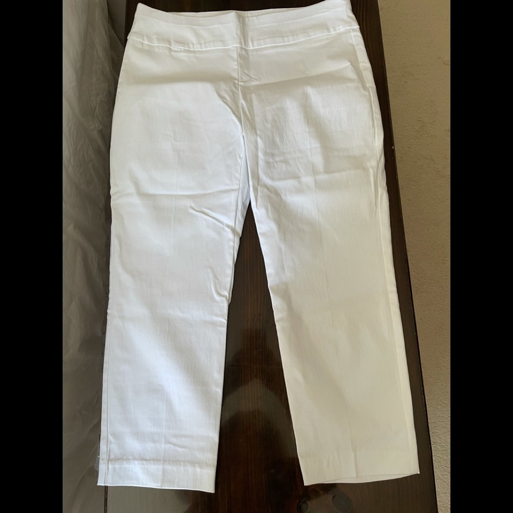 NWOT Alfani White Stretch Tummy Control Capris 10